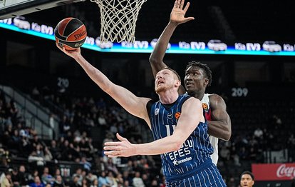"Anadolu Efes'ten Taraftarları Çarpan Smits Sakatlığı Hakkında Flaş Açıklama"