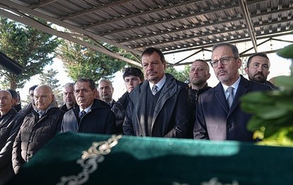 "Basketbol Camiasını Yasa Boğan Acı: Ergin Ataman, Annesi Gülten Ataman'ı Kaybetti"