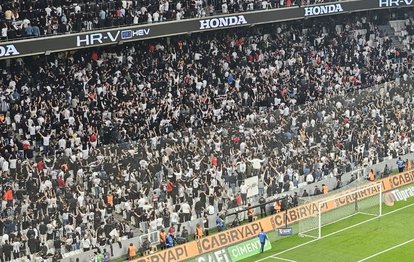 Beşiktaş taraftarından derbide protesto! 5 dakikada boyunca...