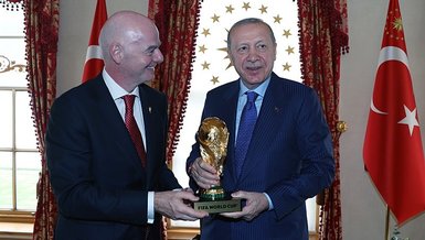 "Erdoğan ve FIFA Başkanı Infantino, Futbol Zirvesinde Buluştu"