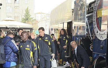 "Fenerbahçe'nin Heyecan Dolu Kafilesi, Yarınki Maç İçin Kayseri'ye Ulaştı"