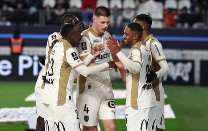 "Fransız Futbolunda Taht Değişikliği: Lens, Paris'i Sahnasında Devirip Liderliği Geri Aldı!"