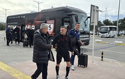 "Samsunspor'un Coşku Dolu Üsküp Karşılaması: Taraftarların Sıcak Destek Gösterisi"