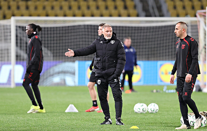 "Samsunspor Yeni Teknik Direktör Fink'ten Büyük Hedefler: 'Başarıyı İlerleteceğim'"